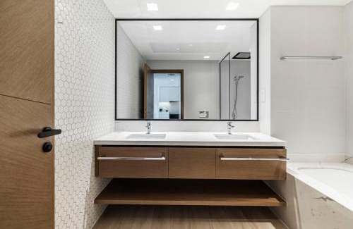 Dubai Apartment | Modern Stay 1BR Palace Residence Creek Harbour