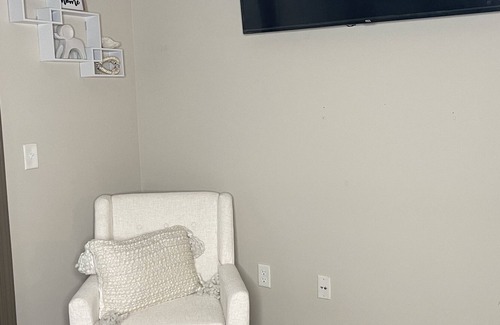 Lakes of Forest Hill Apartment | ✨Modern Stay ✨