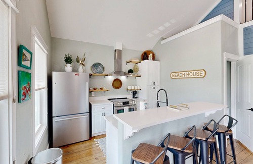 Port Bolivar House | Modern | Steps to Beach | Shared Pool & Playground