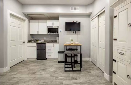 Fountain Hills Apartment | Modern Studio - 10min walk to the Famous Fountain