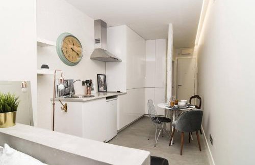 Embajadores Apartment | Modern Studio in Embajadores Street by Batuecas