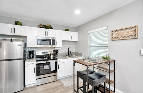 Clearwater Apartment | Modern Studio in the Heart of the City – Newly Updated