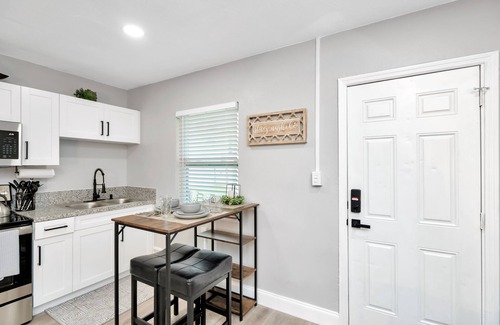 Clearwater Apartment | Modern Studio in the Heart of the City – Newly Updated