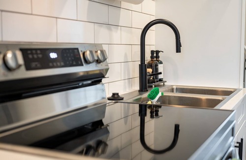 Indianapolis House | Modern Studio: Kitchen, Garage & Near Downtown!
