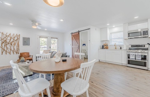 Little Elm Apartment | Modern Studio Near Lake Lewisville | Fire Pit & Pets OK