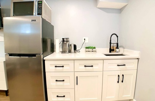 Arlington Apartment | Modern Studio-Private Entrance,Washer+Dryer
