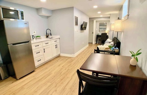 Arlington Apartment | Modern Studio-Private Entrance,Washer+Dryer