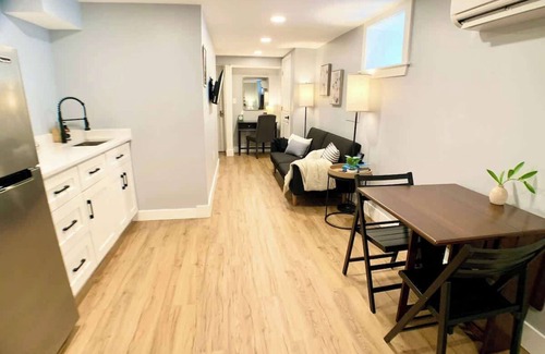 Arlington Apartment | Modern Studio-Private Entrance,Washer+Dryer