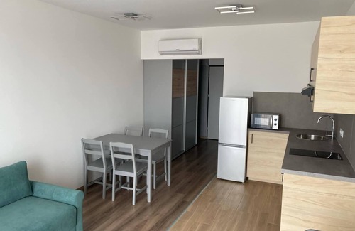 Kecskemet Apartment | Modern Studio Retreat in Boróka Park, Kecskemét