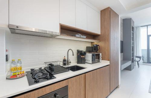 Dubai Apartment | Modern Studio Retreat in Al Furjan - Sleeps 2!