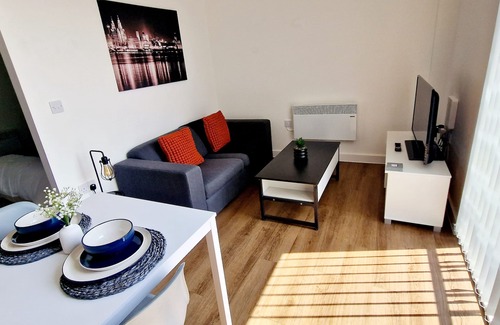 Chinatown Apartment | Modern Studio with Juliette balcony in Liverpool City Centre