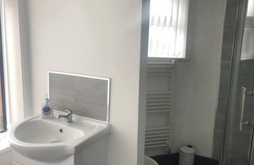 Stoke-on-Trent House | Modern Stunning 4 Bed House in Central Stoke