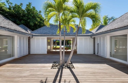 Vitet Villa | Modern Style 7 bedroom villa within walking distance to the beach