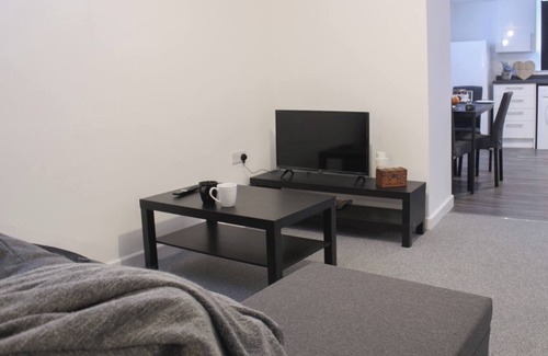 Heywood Apartment | Modern & Stylish 1BR Apt in Central Heywood