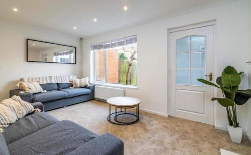 Nottingham Apartment | Modern & Stylish 2-Bed Home
