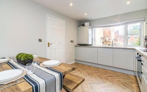 Nottingham Apartment | Modern & Stylish 2-Bed Home