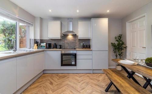 Nottingham Apartment | Modern & Stylish 2-Bed Home