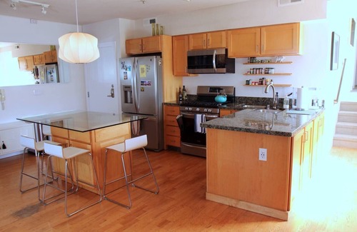 Lower Haight Condo | Modern, stylish apartment in the heart of NOPA