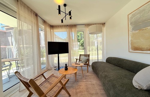 Unteruhldingen Apartment | Modern Suite Happiness with covered terrace near the lake and beach in Uhldinge