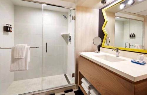 Civic Core Hotel | Modern Suite w/King Bed Near 1st Avenue