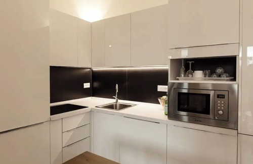 Centre Ville-Gare Apartment | Modern T2 w A/C in Nice Centre – Chagall Museum, Quiet & 60m² Private Garden