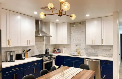 Austin House | Modern Texan Family Home - 4BD 3BA - 10 minutes from DT