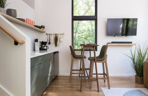Asheville Cabin | Modern Tiny Home 4 mile drive to DT w/Hot Tub