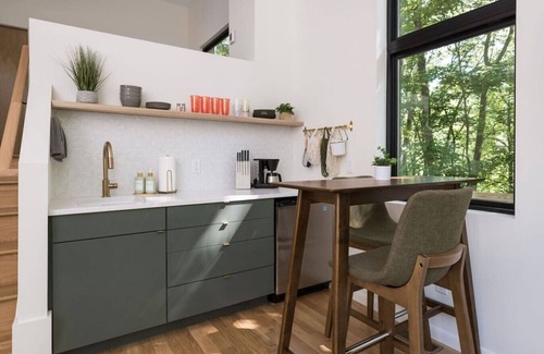 Asheville Cabin | Modern Tiny Home 4 mile drive to DT w/Hot Tub