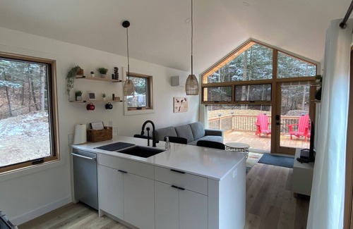 Huntsville Cottage | Modern tiny home in Muskoka - Mary Lake!