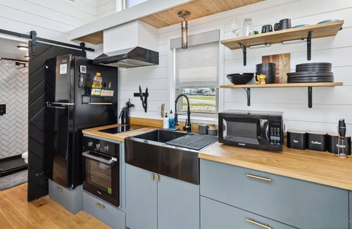 Kerens House | Modern Tiny Home Lakefront Getaway