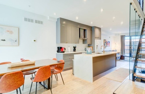 Olde Kensington House | Modern Townhome 15 - Free Parking - Hosted Stay Rafa
