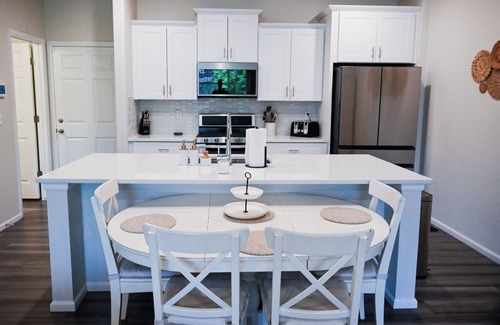 Aurora House | Modern Townhome Near Denver International Airport and Gaylord Hotel