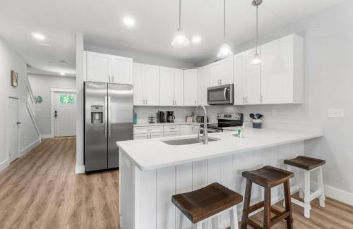 Panama City Beach Apartment | Modern Townhome Close to Beach, Restaurants, Entertainment! by Dolce Vita Getaways PCB