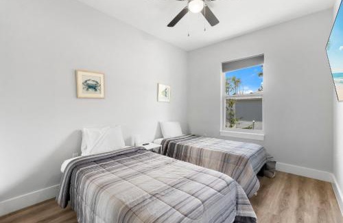Panama City Beach Apartment | Modern Townhome Close to Beach, Restaurants, Entertainment! by Dolce Vita Getaways PCB