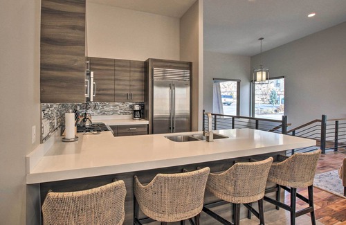 Eden House | Modern Townhome w/Mtn Views < 7 Mi to Ski Resorts