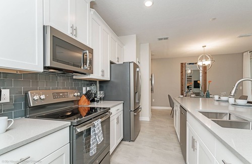 Kissimmee Cottage | Modern Townhome W/private Pool & Free Water Park!