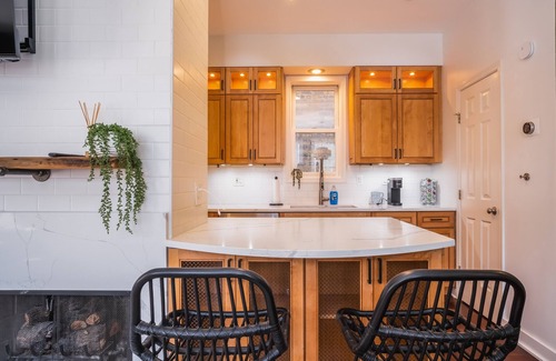 Bucktown House | Modern Townhome With King Suite & Private Patio