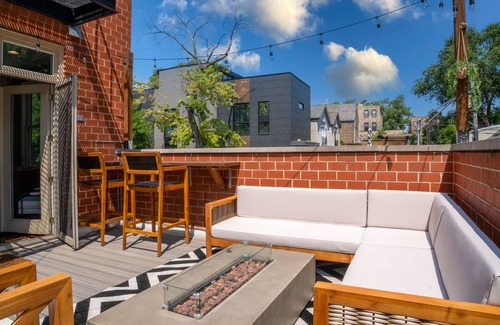 Bucktown House | Modern Townhome With King Suite & Private Patio