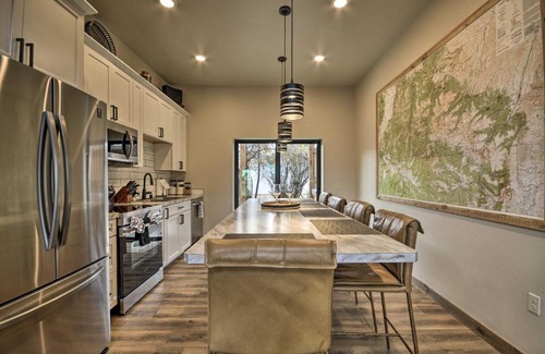Red Lodge House | Modern Townhome with Rooftop Deck and Hot Tub!