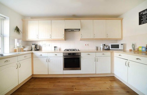 Wells House | Modern Townhouse in Wells, Private Parking