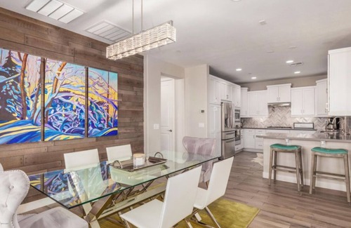 Troon North Condo | Modern Troon North Condo with Custom Touches, Fire Feature & Private Guest Suite