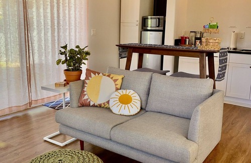 Kailua-Kona Apartment | Modern Tropical Hideaway in Kona