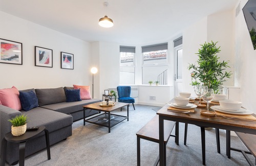 Blackpool Town Center Apartment | Modern Two Bed Apartment, Sleeps 5, Central location