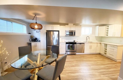 Central Okanagan House | Modern Two-Bedroom Suite