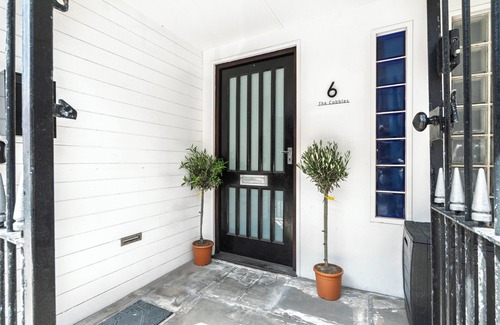 Lytham St. Anne's Apartment | Modern unique apartment in town centre