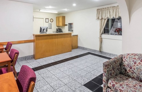 Austin Ave. House | Modern Unit in Knights Inn Franklin Ave Waco, Parking,