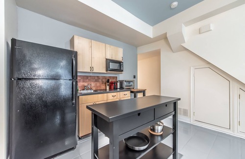 Niagara House | Modern Urban King West 4 Bedroom With 2 Parking