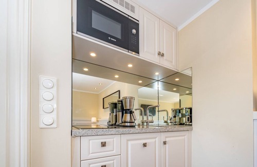 Kampen Apartment | Modern vacation apartment for max. 4 persons with terrace and wellness area.