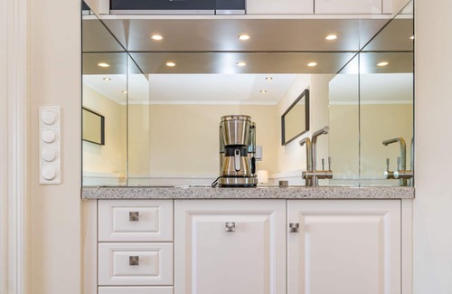 Kampen Apartment | Modern vacation apartment for max. 4 persons with terrace and wellness area.