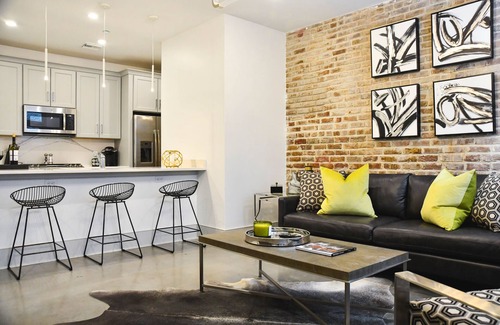 Central Business District Hotel | Modern Vacation Rental in New Orleans CBD: Patio + Walk to French Quarter